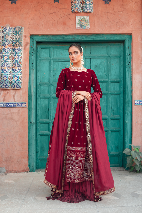 Embroidered Velvet Set with Crushed Bottom & Tassel Lace Dupatta